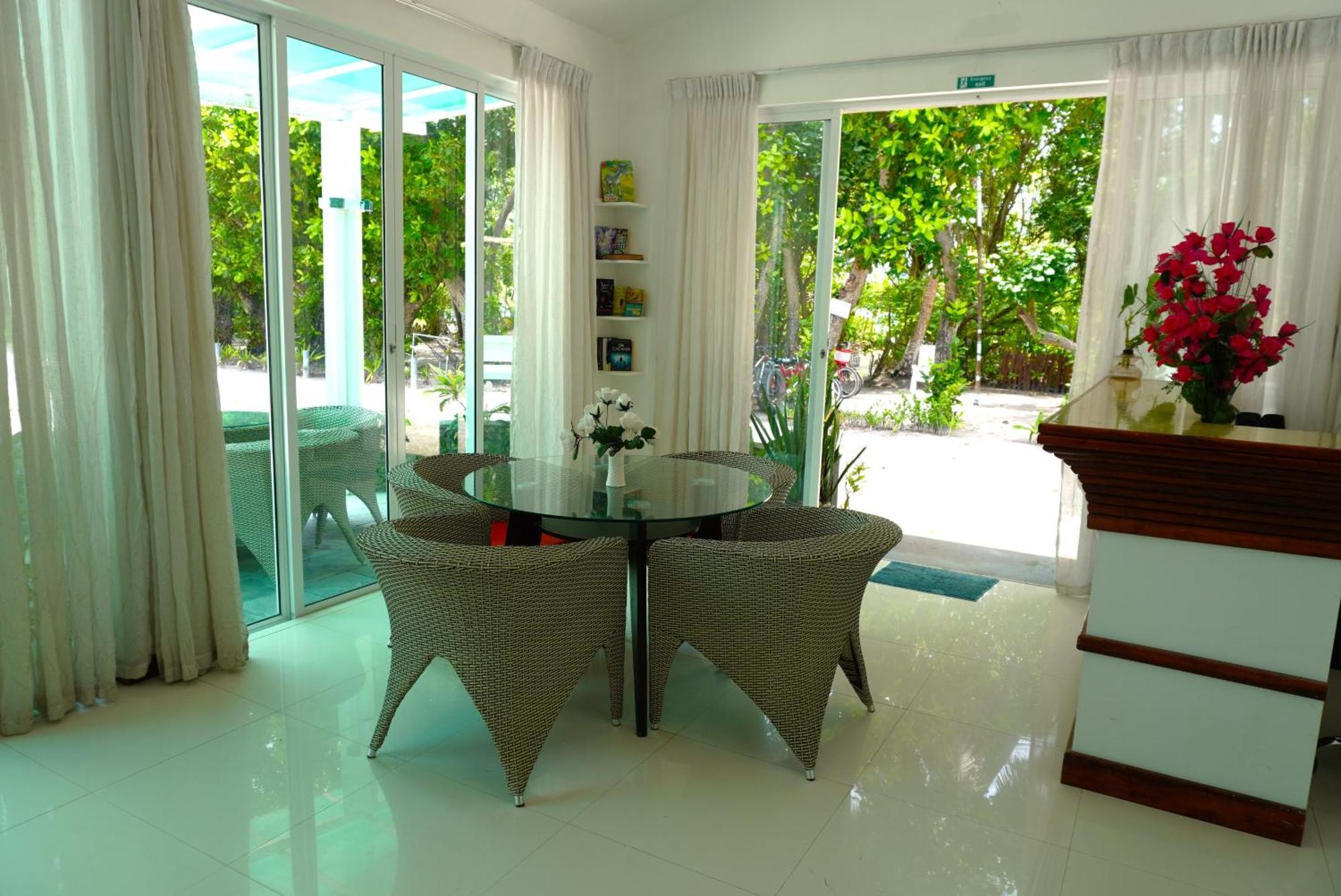 Hotel TME Retreats Dhigurah à Dhigurah  Extérieur photo